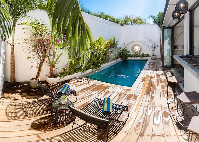 The Sol Haus Canggu, Near Berawa ゲストハウス