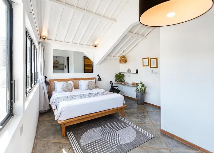 The Sol Haus Canggu, Near Berawa ゲストハウス チャングー