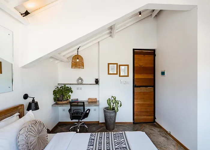The Sol Haus Canggu, Near Berawa ゲストハウス *