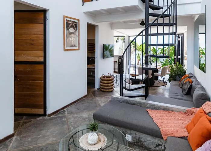 The Sol Haus Canggu, Near Berawa ゲストハウス