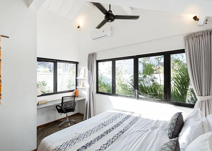 The Sol Haus Canggu, Near Berawa ゲストハウス